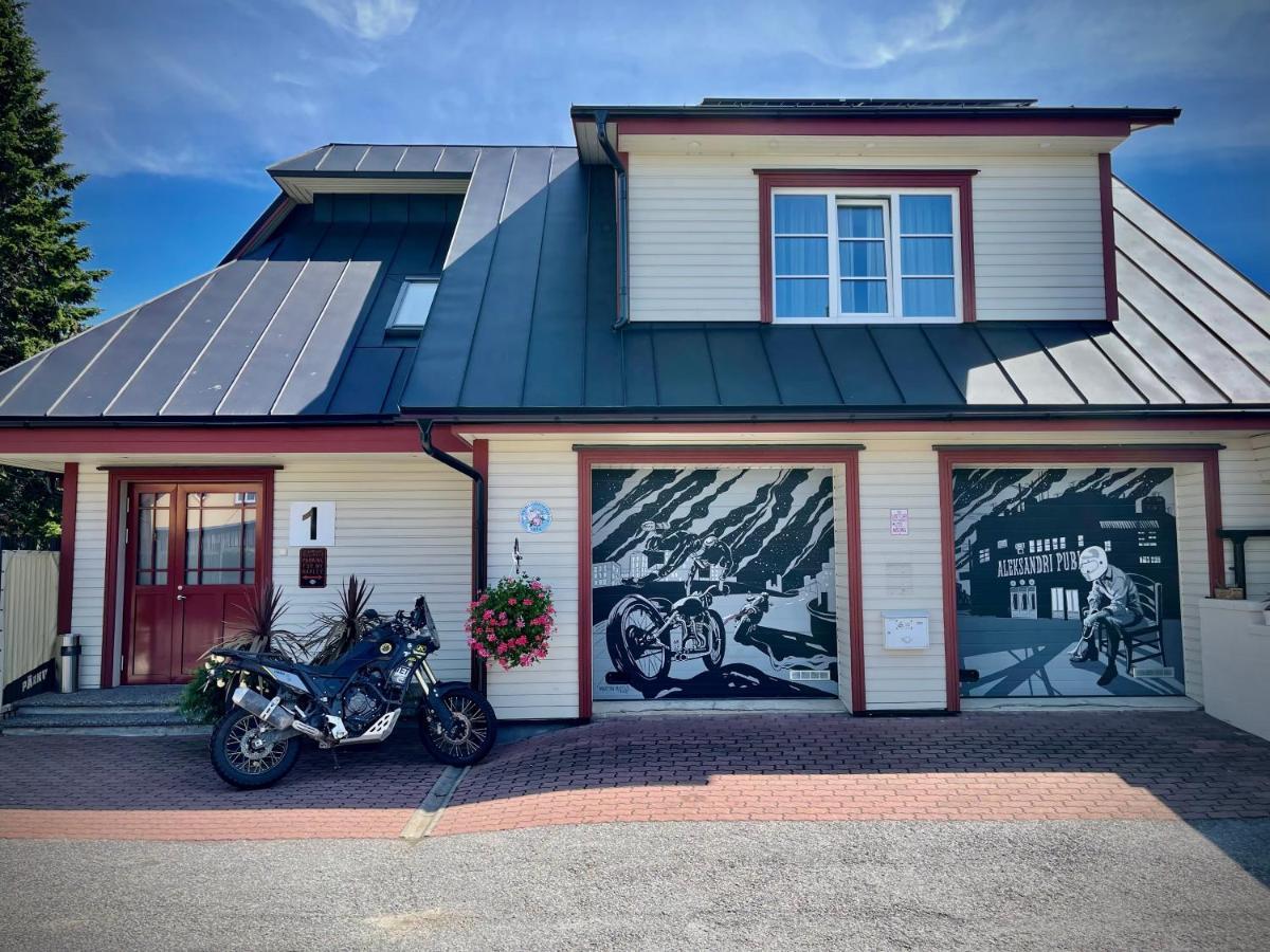 Aleksandri Guesthouse Pärnu Buitenkant foto