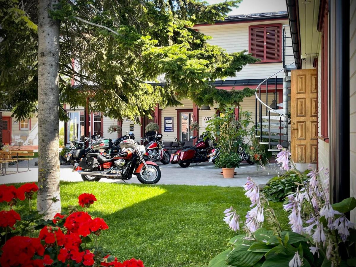 Aleksandri Guesthouse Pärnu Buitenkant foto