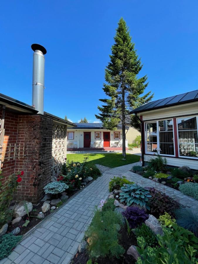 Aleksandri Guesthouse Pärnu Buitenkant foto