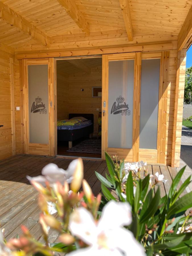 Aleksandri Guesthouse Pärnu Buitenkant foto