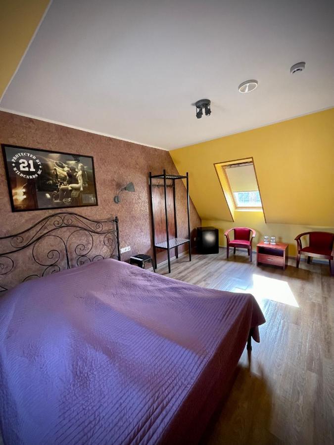 Aleksandri Guesthouse Pärnu Buitenkant foto