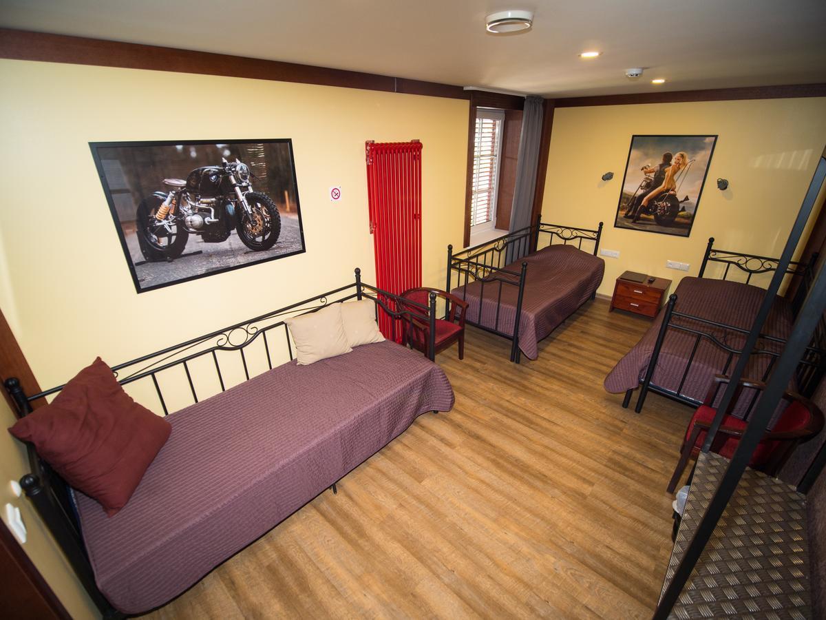 Aleksandri Guesthouse Pärnu Buitenkant foto